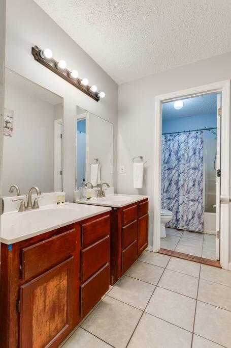 Lovely 2 Bdr Condo With Balcony 2M To Broadway 내슈빌 외부 사진