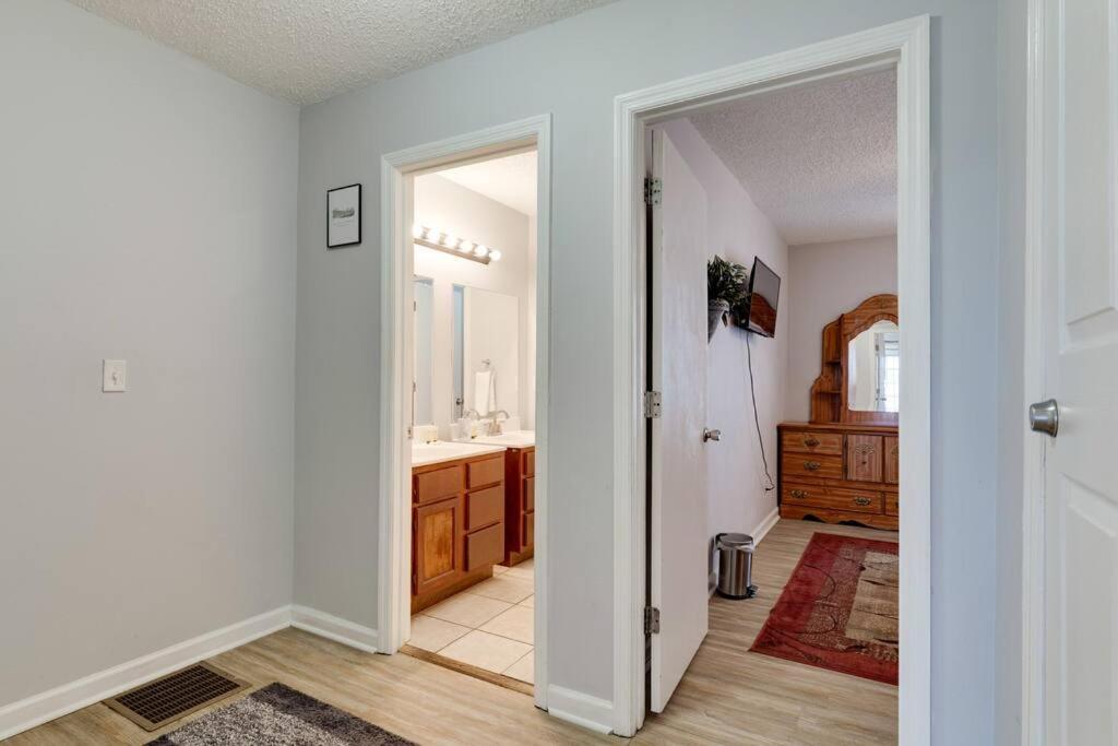 Lovely 2 Bdr Condo With Balcony 2M To Broadway 내슈빌 외부 사진