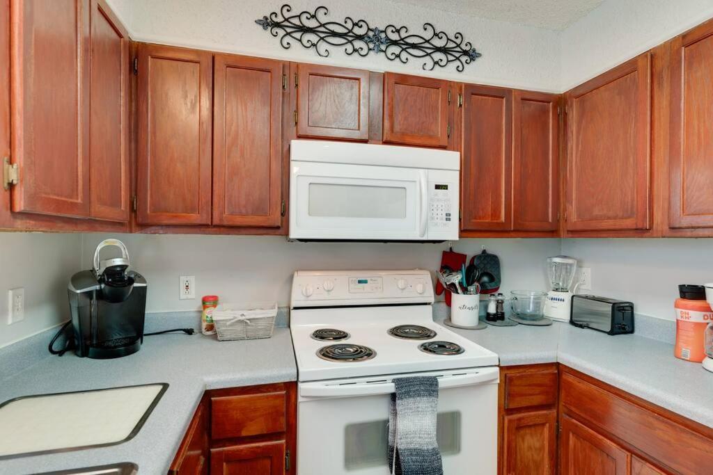 Lovely 2 Bdr Condo With Balcony 2M To Broadway 내슈빌 외부 사진