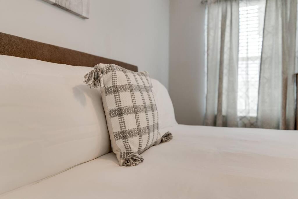 Lovely 2 Bdr Condo With Balcony 2M To Broadway 내슈빌 외부 사진